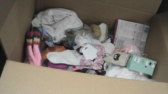 BOX OF ASSORTED BABY/TODDLER CLOTHING TO INCLUDE TOPS, SOCKS, CARDIGAN 