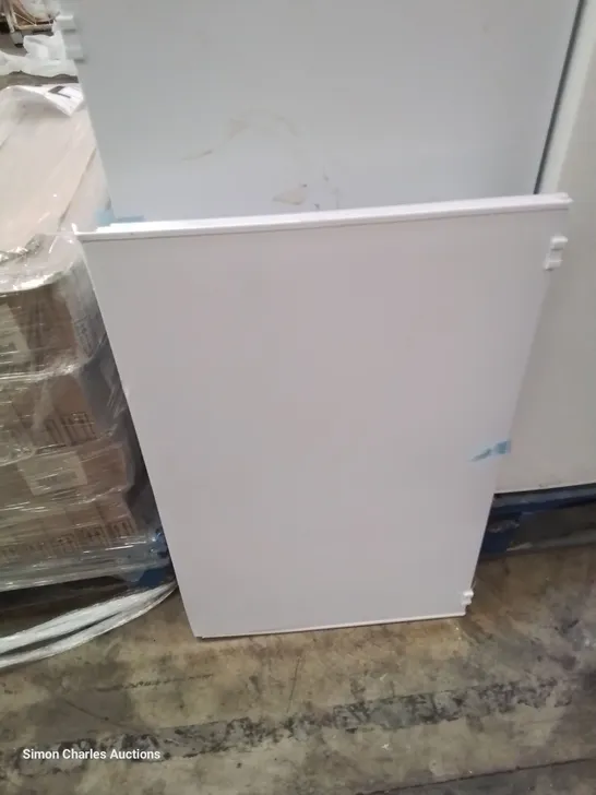 INTEGRATED 50/50 FRIDGE FREEZER