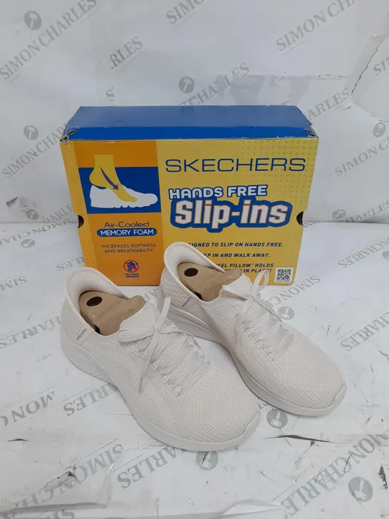 BOXED SKETCHERS PATH TRAINER CREAM SIZE 8 