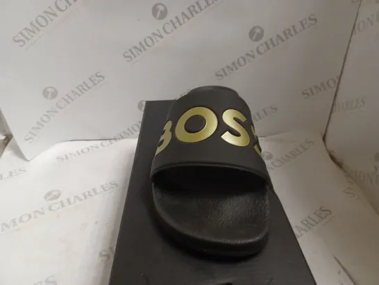 BOXED BOSS BLACK/GOLD LOGO SLIDERS- UK 10