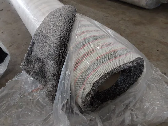 ROLL OF QUALITY CARPET // SIZE: UNSPECIFIED 