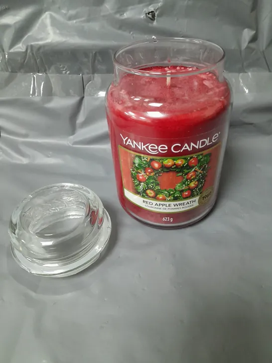 YANKEE CANDLE CLASSIC RED APPLE WREATH CANDLE 