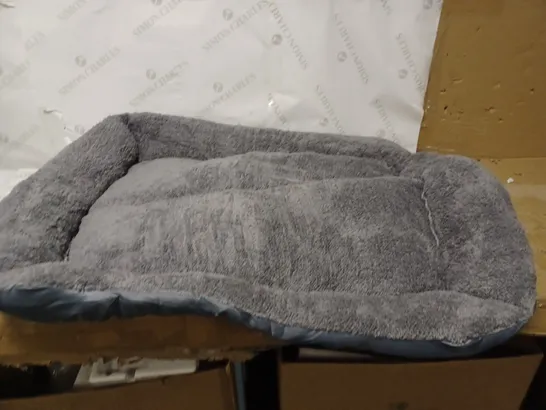 DOG BED IN GREY