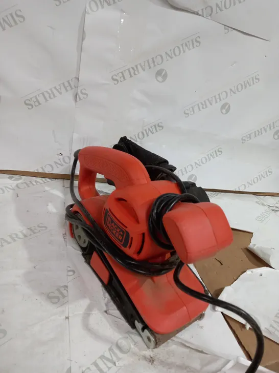 BLACK & DECKER 720W BELT SANDER 