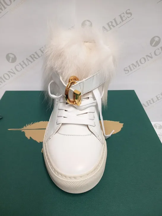 BOXED PAIR OF BUSCEMI WOMEN 100MM NEW RABBIT WHITE SIZE 8(38)