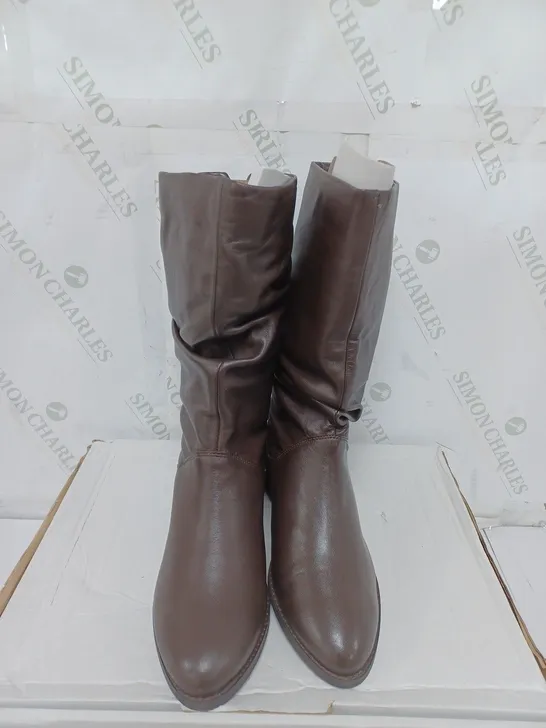 BOXED PAIR OF DUNE CALF-LENGTH BOOTS IN BROWN LEATHER SIZE 8 