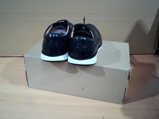 BOXED PAIR OF CLARKES LEATHER SHOES NAVY/WHITE SIZE 8.5