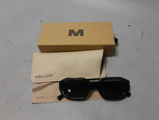 MELLER CLEAR BLACK FRAMED GLASSES IN CASE