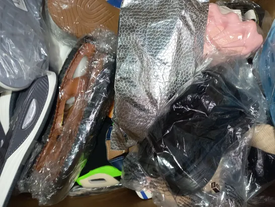 BOX OF APPROXIMATELY 20 ASSORTED PAIRS OF SHOES IN VARIOUS STYLES AND SIZES TO INCLUDE HITMARS, RALPH LAUREN, ETC