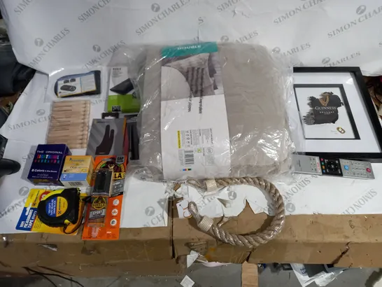 LOT OF APROXIMATELY 15 ASSORTED HOUSEHOLD ITEMS TO INCLUDE CASIO SA-46 ELECTRONIC KEYBOARD, AXIOM M21 SEALED, AND DOUBLE DUVET COVER GREY ETC. 