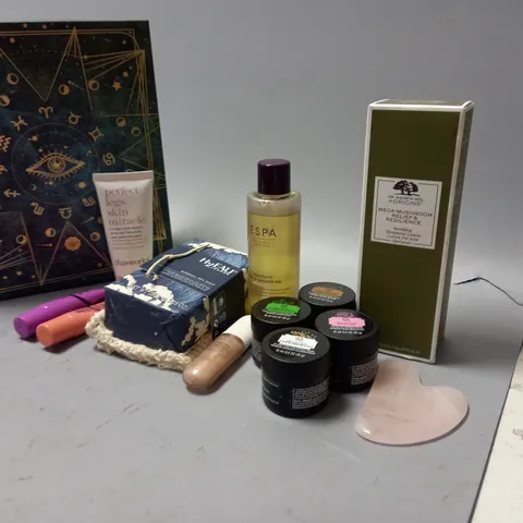 GLOSSYBOX SET TO INCLUDE SOOTHING TREATMENT LOTION, ETC