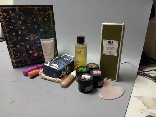 GLOSSYBOX SET TO INCLUDE SOOTHING TREATMENT LOTION, ETC