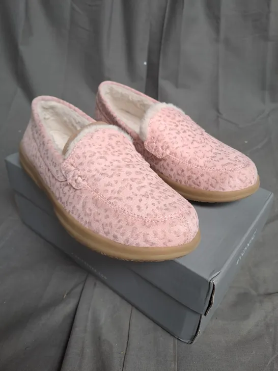 BOXED PAIR OF VIONIC SLIPPERS - UK SIZE 4.5