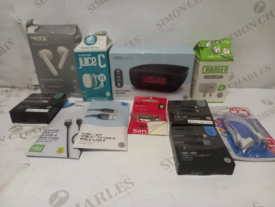 BOX TO CONTAIN APPROX. 20 X ASSORTED ELECTRONIC & TECH PRODUCTS, INCLUDES EARPHONES, CHARGING CABLES, COMPUTER MOUSE, ALARM CLOCK ETC 