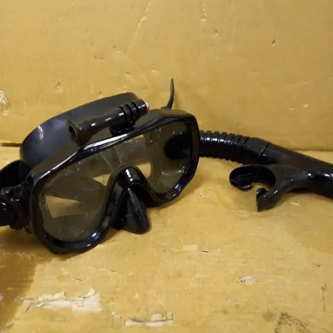 ADULT MASK AND SNORKEL SET WITH CAMERA MOUNT - BLACK