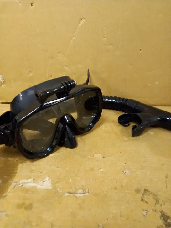 ADULT MASK AND SNORKEL SET WITH CAMERA MOUNT - BLACK RRP £22.99