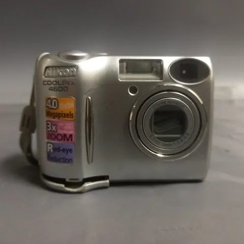 NIKON COOLPIX 4600