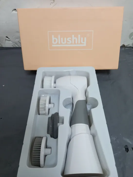 BOXED BLUSHLY CLEANSING & EXFOLIATING FACE BRUSH WHITE