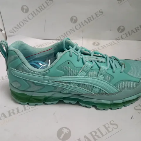 BOXED PAIR OF ASICS GEL-NANDI 360 TRAINERS, ICY MORNING, UK 11.5