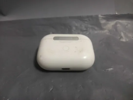 APPLE AIR PODS 2ND GENERATION IN WHITE