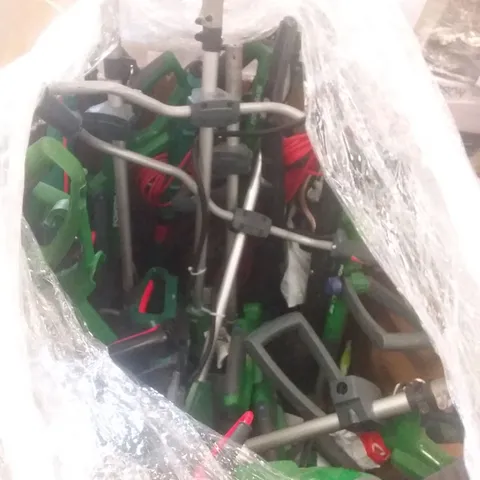 PALLET OF APPROXIMATELY X35 ASSORTED LOOSE HEDGE TRIMMERS