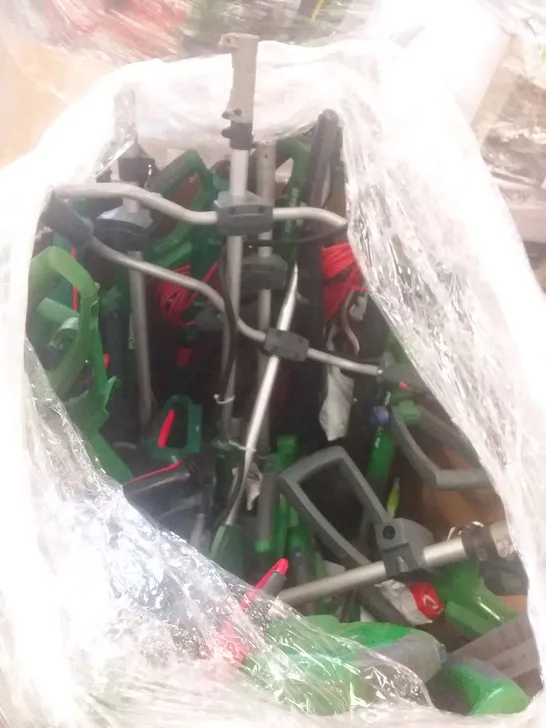 PALLET OF APPROXIMATELY X35 ASSORTED LOOSE HEDGE TRIMMERS