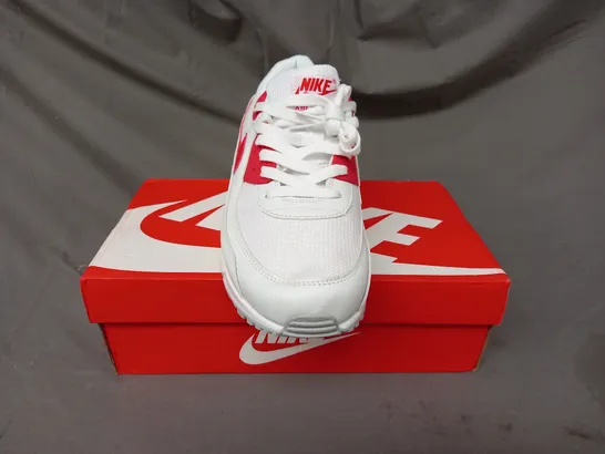 BOXED PAIR OF NIKE AIR MAX 90 SHOES IN WHITE/RED UK SIZE 9