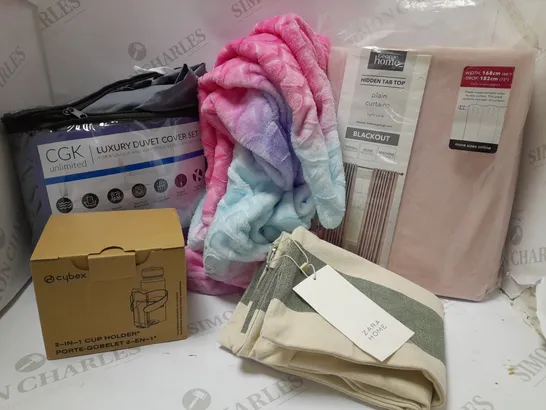 LOT OF APPROX 6 ASSORTED HOUSEHOLD ITEMS TO INCLUDE PINK PLAIN CURTAINS, CUP HOLDER, DUVET COVER SET, ETC