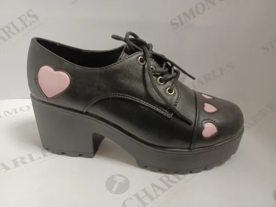 KOI VEGAN TENNIN HEART SHOES - BLACK SIZE 5