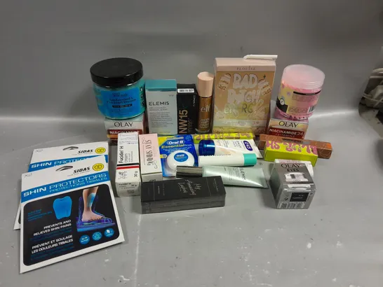 BOX OF APPROXIMATELY 15 COSMETIC ITEMS TO INCLUDE ELF HALO GLOW LIQUID FILTER, ELEMIS SERUM, WHIPPED SOAP, ETC