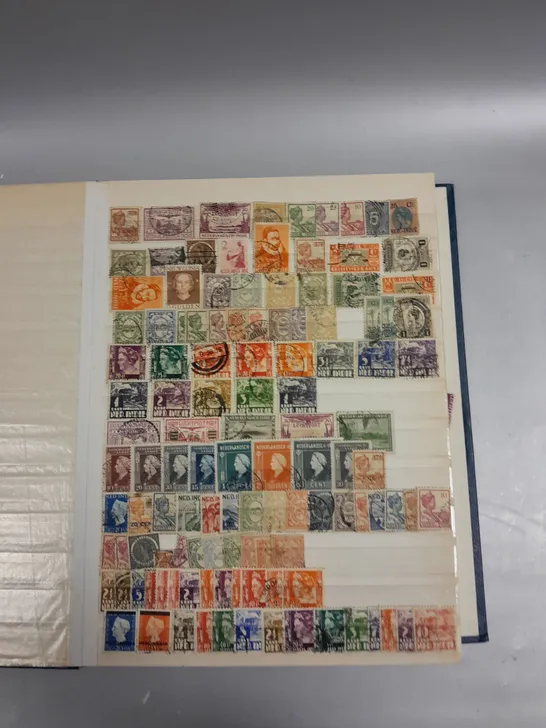 5 X COLLECTORS BOOKS OF NETHERLANDS STAMPS FROM VARIOUS YEARS 