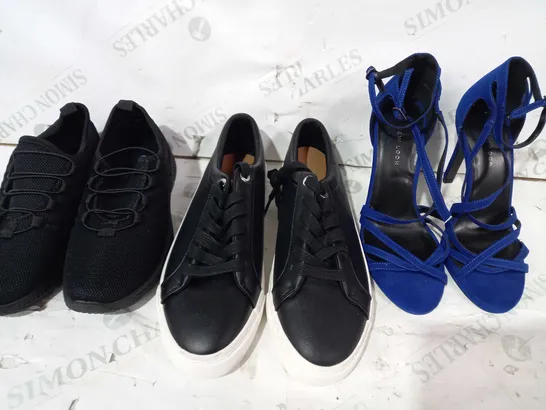 BOX OF APPROXIMATELY 8 ASSORTED PAIRS OF SHOES AND FOOTWEAR ITEMS IN VARIOUS STYLES AND SIZES TO INCLUDE M&S, NEW LOOK, ETC