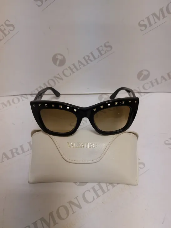 VALENTINO V716S STUDDED SUNGLASSES