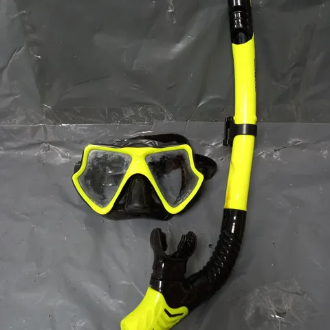 GUL SNORKEL AND GOGGLES SET IN YELLOW/BLACK 