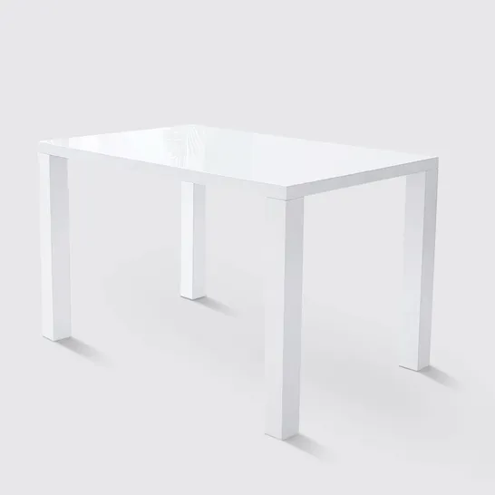 BOXED LINA DINING TABLE