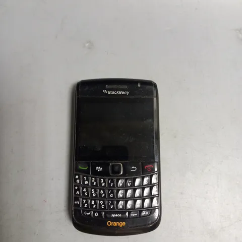 BLACKBERRY MOBILE PHONE IN BLACK 