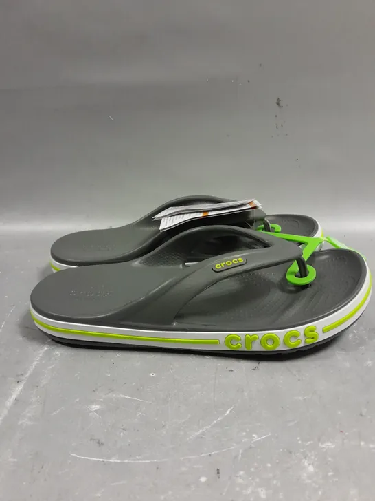 PAIR OF CROCS BAYABAND FLIP FLOPS - 6-8