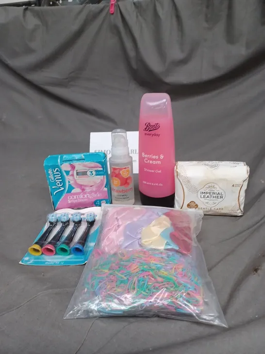 APPROXIMATELY 20 ASSORTED COSMETIC PRODUCTS TO INCLUDE VENUS BLADES, IMPERIAL LEATHER SOAP, LOVEHONEY STRAWBERRY LUBE