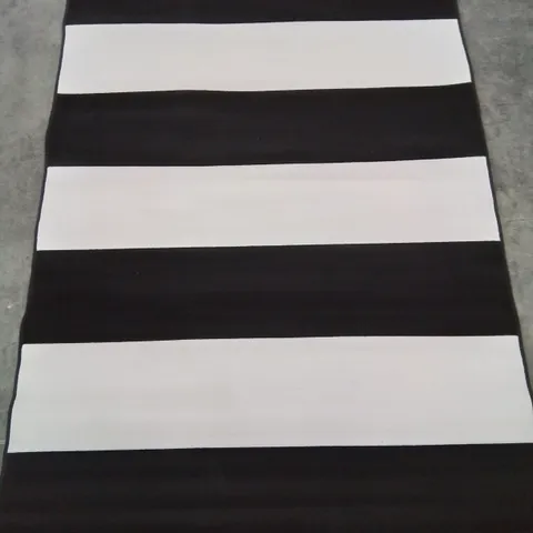 QUALITY DESIGNER MAESTRO STRIPE MONO DESIGN IN BLACK AND WHITE 160/230