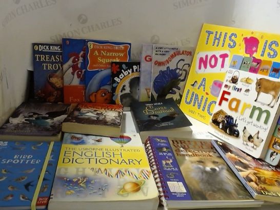 LOT OF APPROXIMATELY 30 ASSORTED CHILDRENS BOOKS ETC 