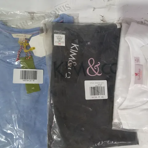 BOX OF APPROXIMATELY 15 ASSORTED CLOTHING AND FASHION ITEMS OF VARIOUS COLOURS AND STYLES TO INCLUDE KIM & CO, WHITE STUFF, ETC