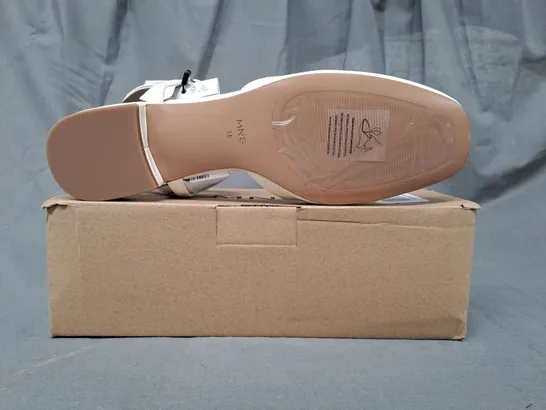 BOXED PAIR OF MNG CLOSED TOE SHOES IN CREAM UK SIZE 5