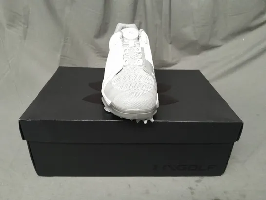 BOXED PAIR OF UNDER ARMOUR GOLF TEMPO SPORT SHOES IN WHITE/SILVER UK SIZE 5.5