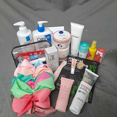 APPROXIMATELY 20 ASSORTED COSMETIC PRODUCTS TO INCLUDE PAI SENSITIVE SUNSCREEN, VICHY ANTI-PERSPIRANT, MEDIK8 CLEANSING GEL ETC