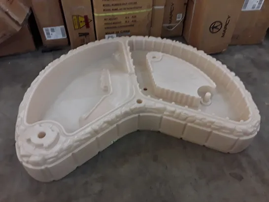 LITTLE TIKES SAND & WATER TABLE (NO LEGS)