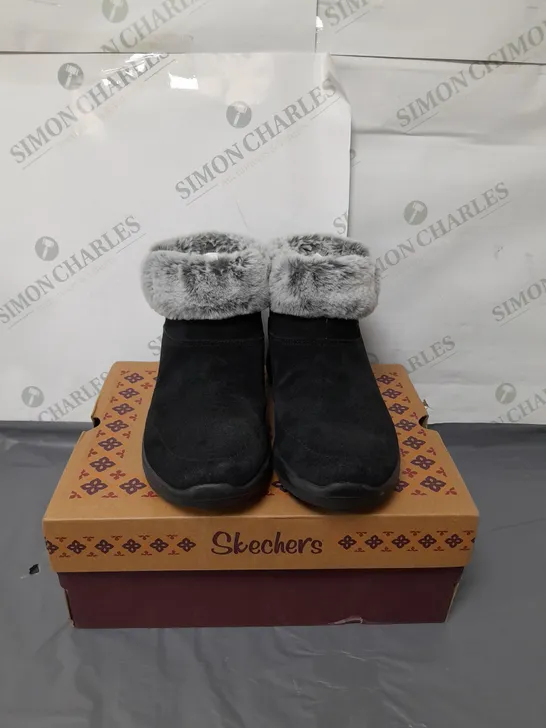 SKECHERS BLACK SUEDE BOOTS WITH FUR TRIM SIZE 4.5