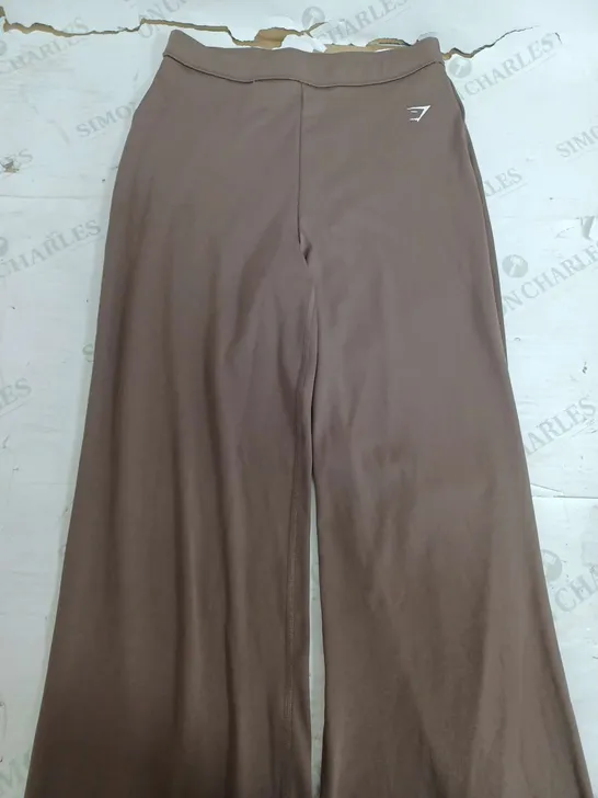 GYMSHARK EVERYDAY FLARE LEGGINGS IN BROWN - MEDIUM