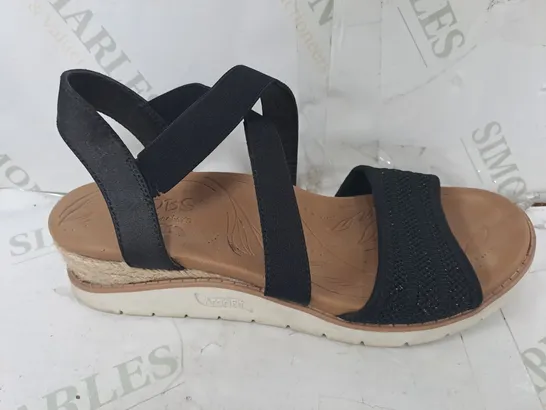 SKETCHERS ARCH FIT BLACK SANDALS SIZE 3