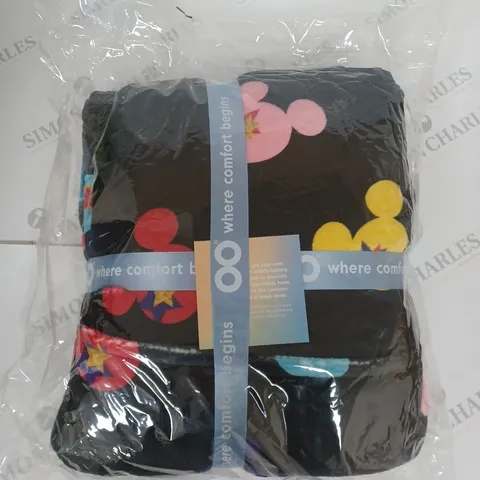 THE OODIE HOODED FLEECE LINED BLANKET IN BLACK