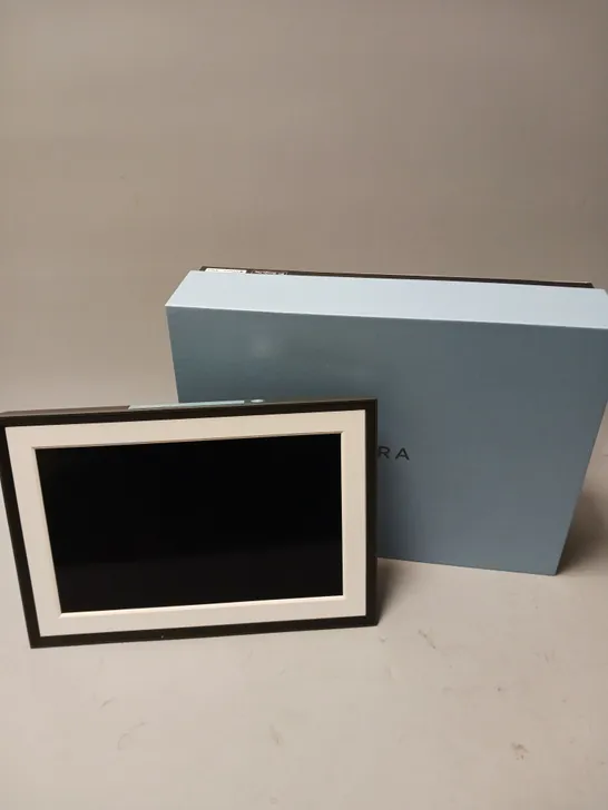 BOXED AURA CARVER HD DIGITAL PHOTO FRAME 